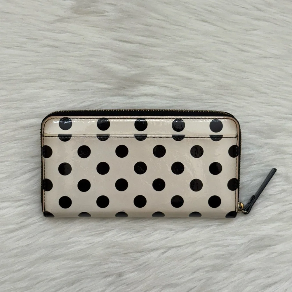 KATE SPADE - BLACK WHITE PATENT LEATHER NY CEDAR STREET LACEY LONG ZIP WALLET